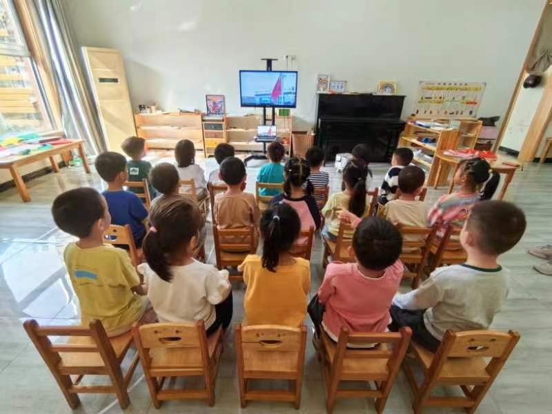 10月1日在善国幼儿园滕州市妇联开展“童心向党