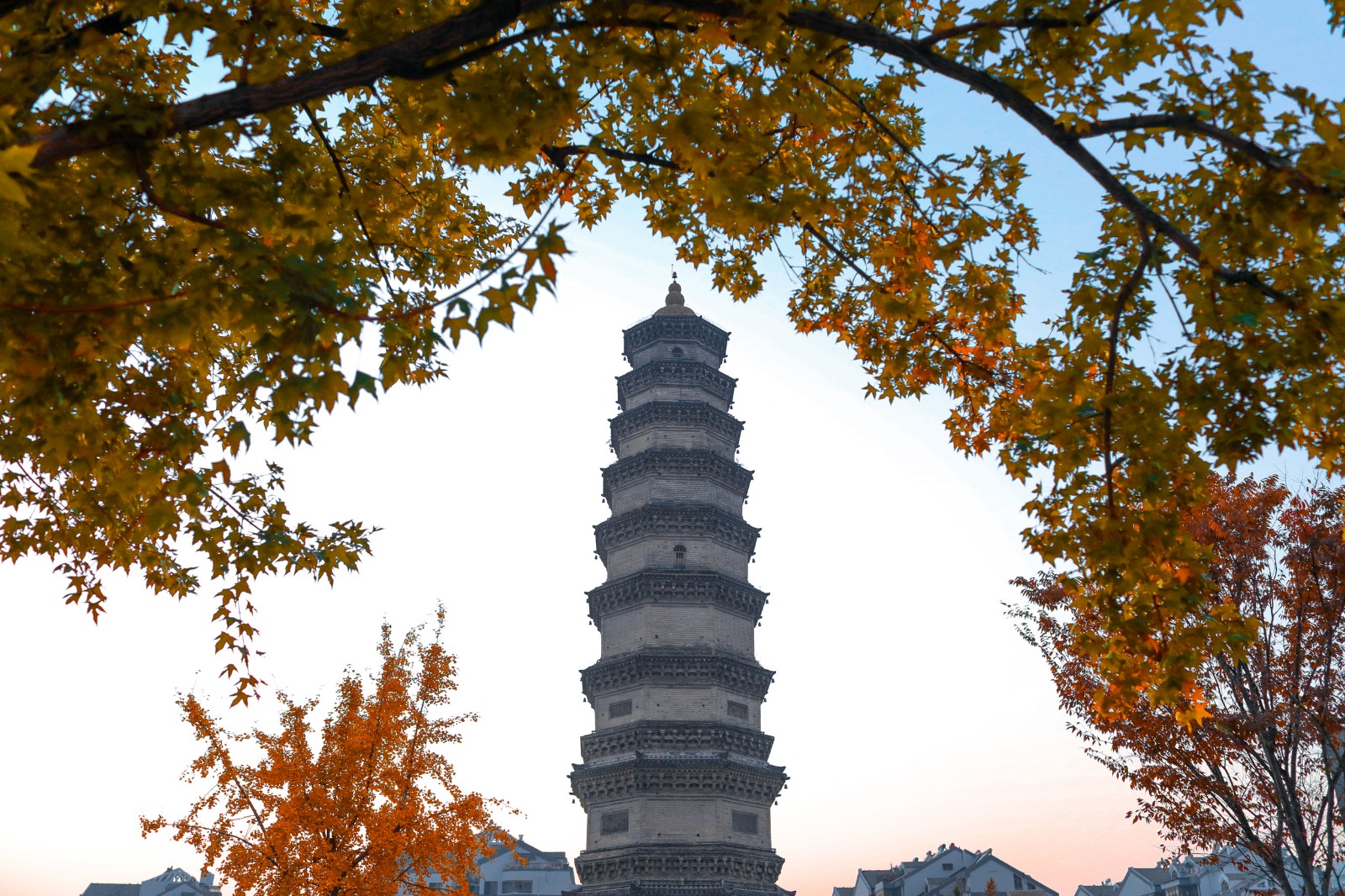 初冬龍泉塔