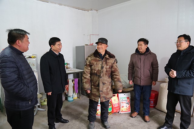 20240202市交通运输局走访慰问派驻第一书记及困难群众