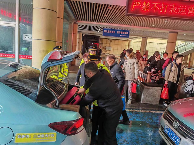 20240205市交通运输局积极做好雨雪天气道路交通保畅工作