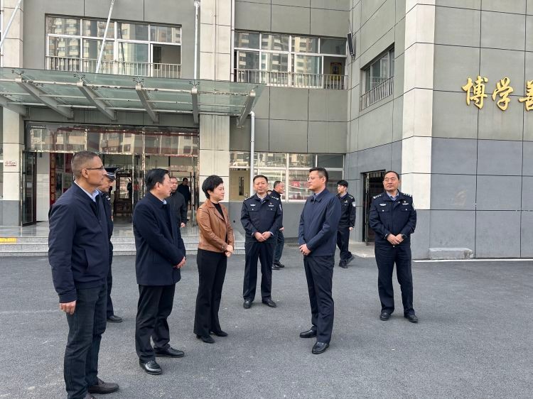 领导莅临现场指导工作