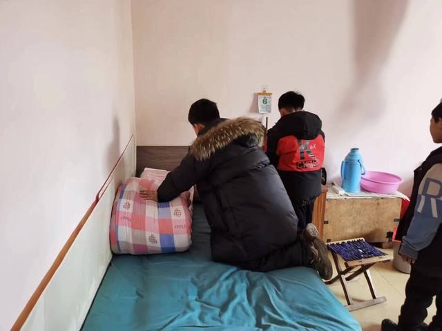 敬老院学雷锋