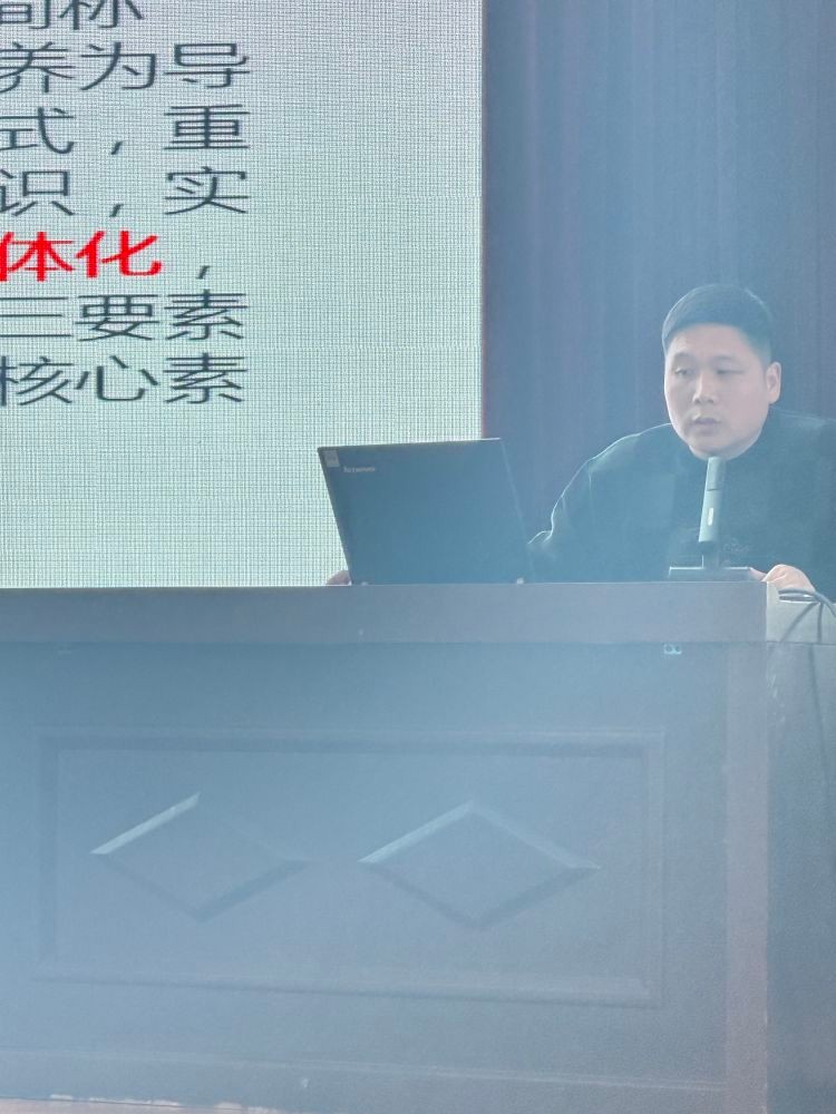 滕东中学吕庆永老师讲话