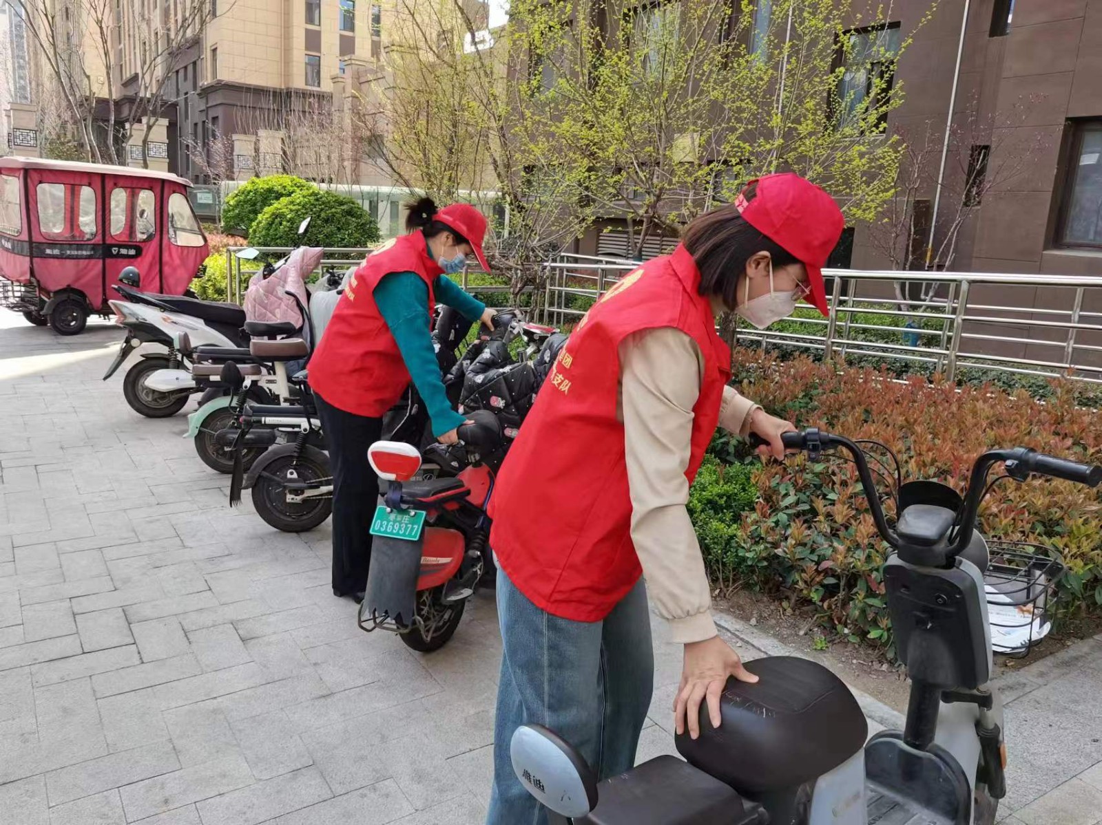 交發(fā)集團(tuán)“周六創(chuàng)城網(wǎng)格奉獻(xiàn)日”志愿服務(wù)活動(dòng)持續(xù)升溫