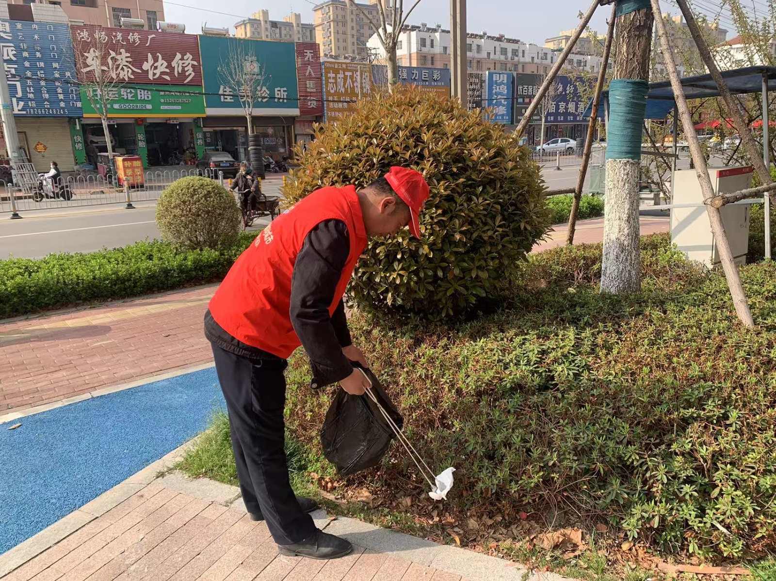 交發(fā)集團(tuán)“周六創(chuàng)城網(wǎng)格奉獻(xiàn)日”志愿服務(wù)活動(dòng)持續(xù)升溫