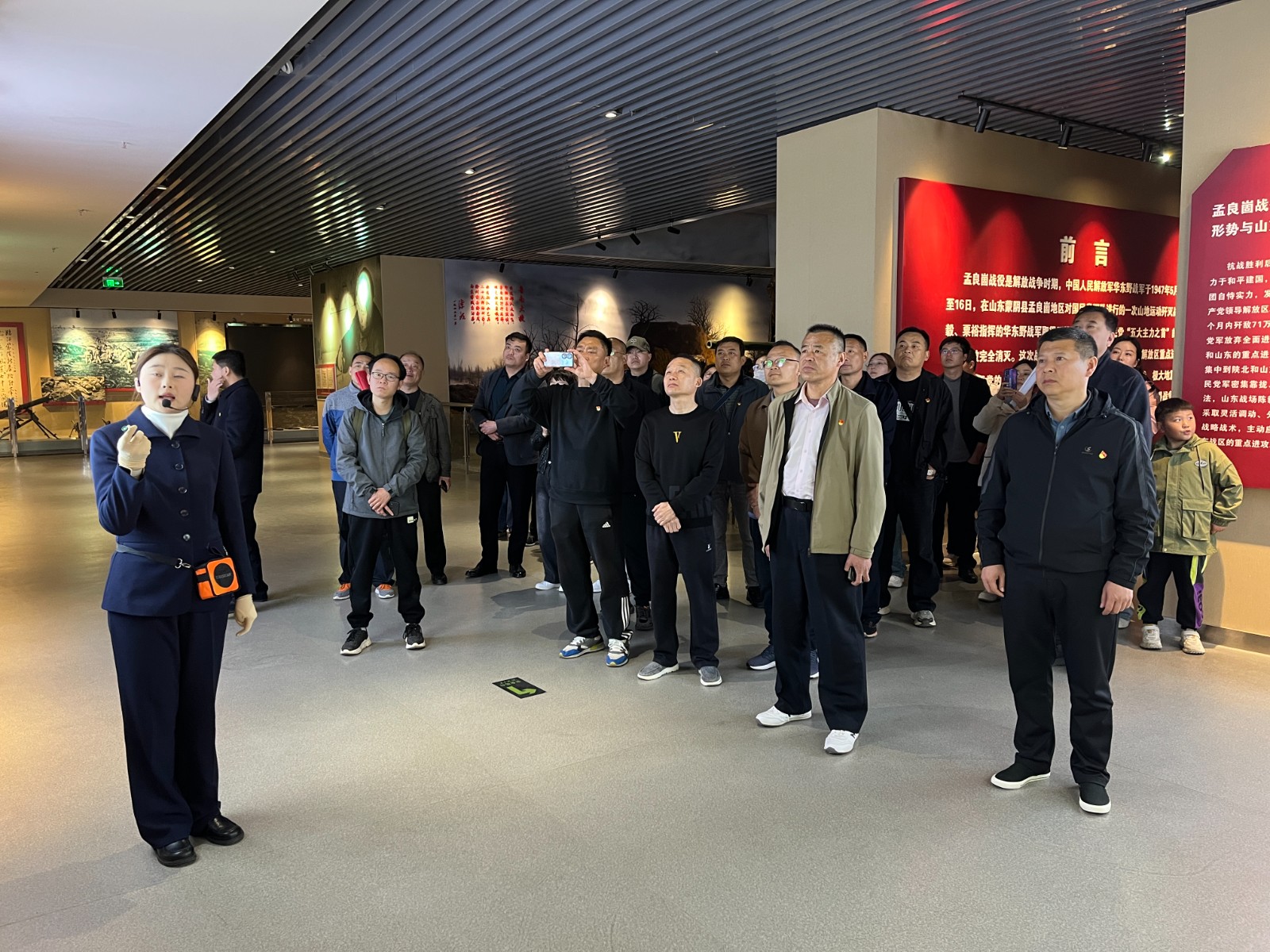 20240402交發(fā)集團國運公司開展清明節(jié)祭奠英烈活動