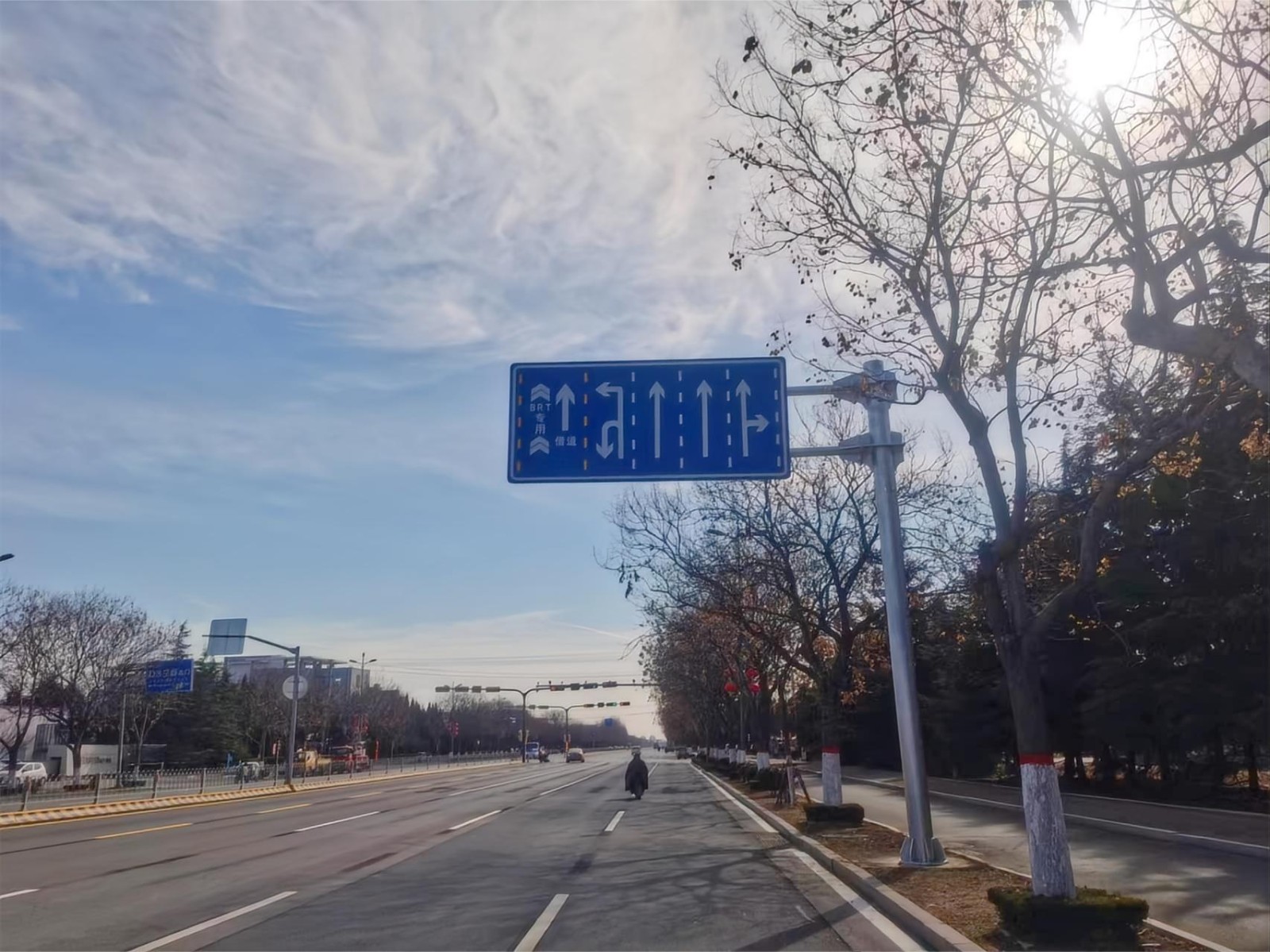 20240403交發(fā)集團通大路橋公司承建S513滕薛線滕州段提升工程土建交安部分順利完工