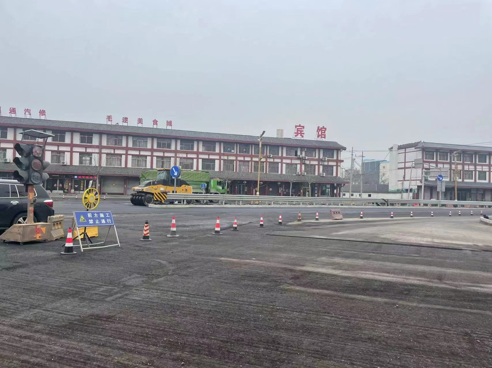 20240403交發(fā)集團通大路橋公司承建S513滕薛線滕州段提升工程土建交安部分順利完工