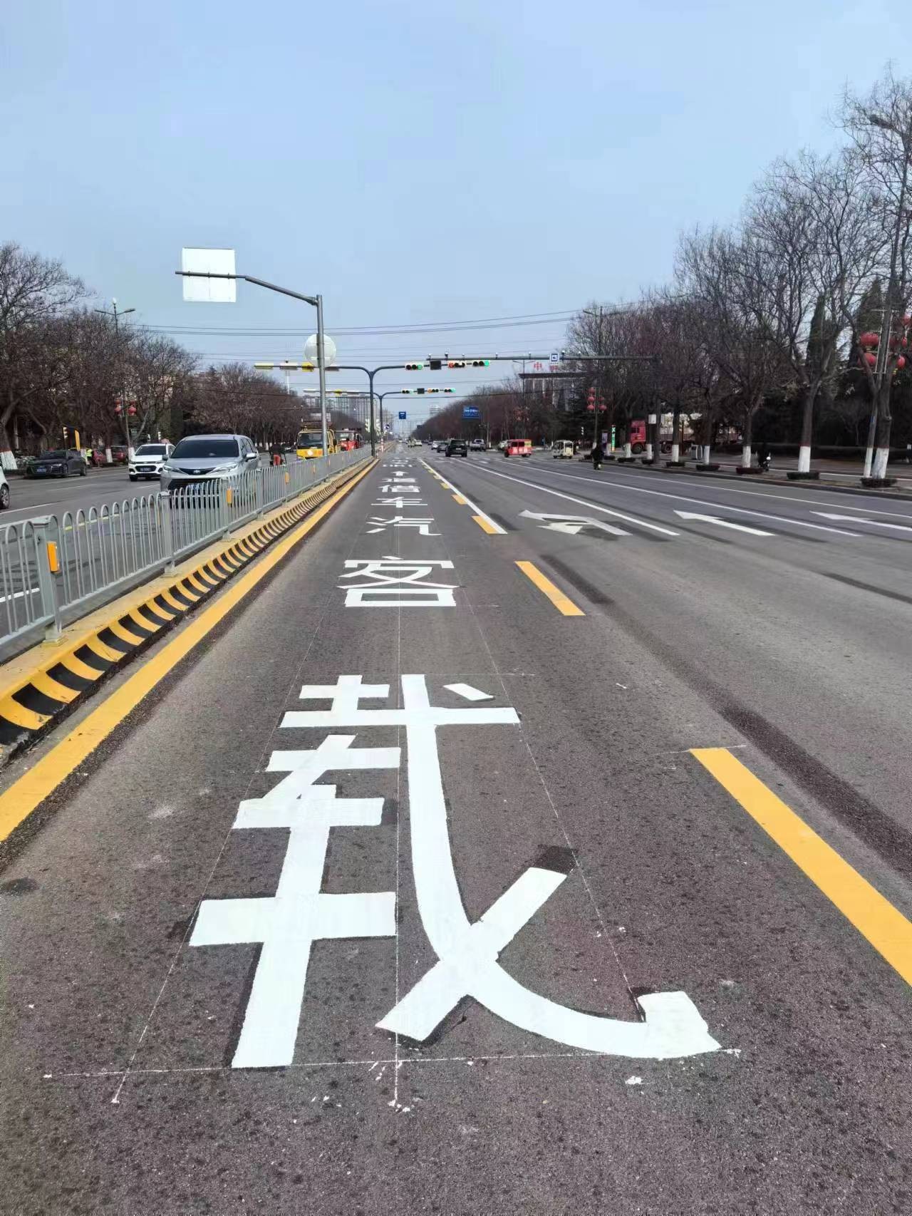 20240403交發(fā)集團通大路橋公司承建S513滕薛線滕州段提升工程土建交安部分順利完工