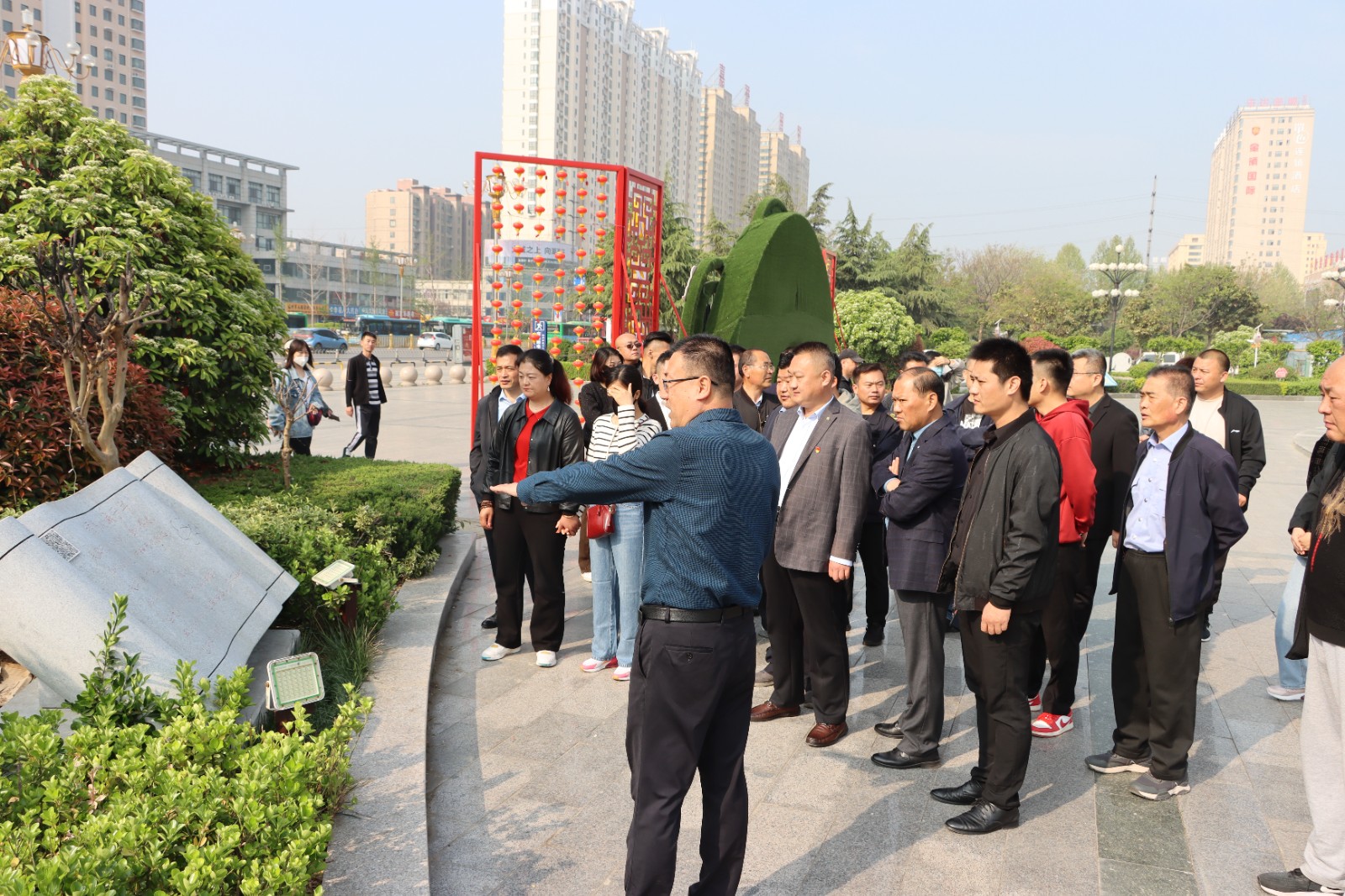 交發(fā)集團(tuán)紀(jì)檢監(jiān)察部組織參觀廉潔文化廣場(chǎng)
