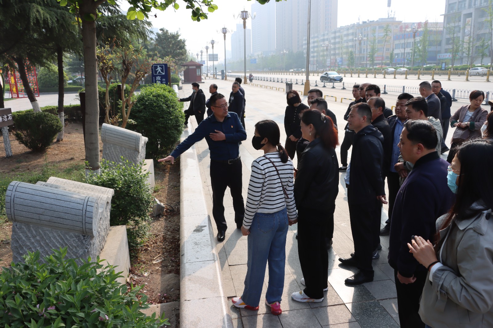 交發(fā)集團(tuán)紀(jì)檢監(jiān)察部組織參觀廉潔文化廣場(chǎng)