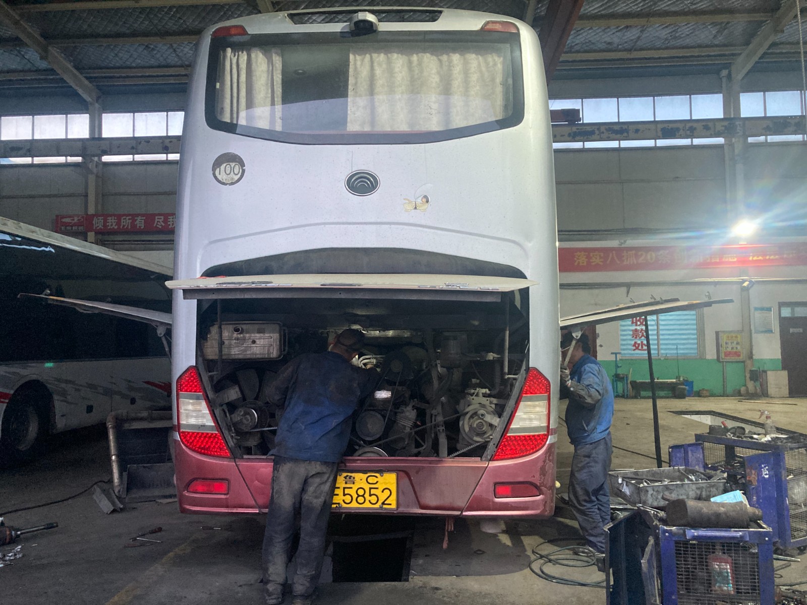 20240415:交發(fā)集團(tuán)國運(yùn)公司扎實(shí)做好車輛維護(hù)保養(yǎng)
