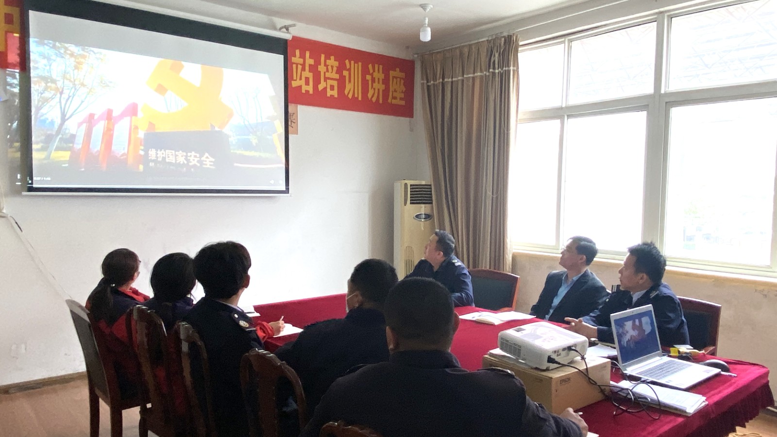 20240415：交發(fā)集團(tuán)國(guó)運(yùn)石油銷(xiāo)售公司開(kāi)展“全民國(guó)家安全教育日”宣傳教育活動(dòng)
