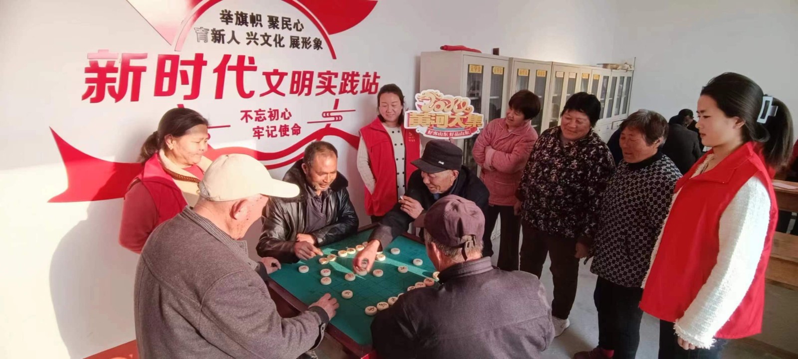 前梁村开展“黄河大集——象棋比赛”文化活动