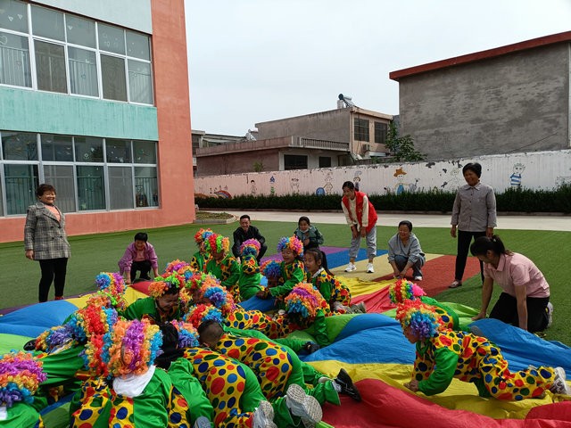 小宋庄村开展亲子趣味活动