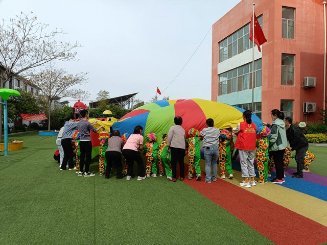 小宋庄村开展亲子趣味活动