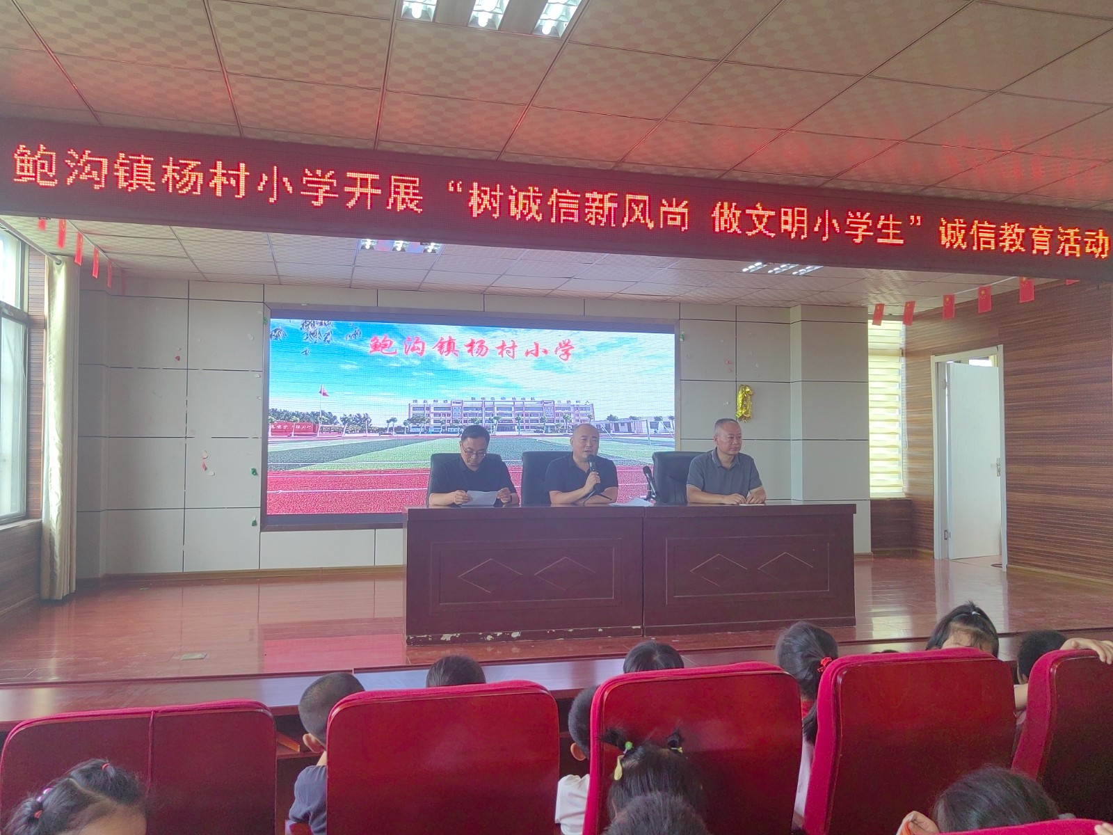 64c6b162239272baeffcea3156d3ff1