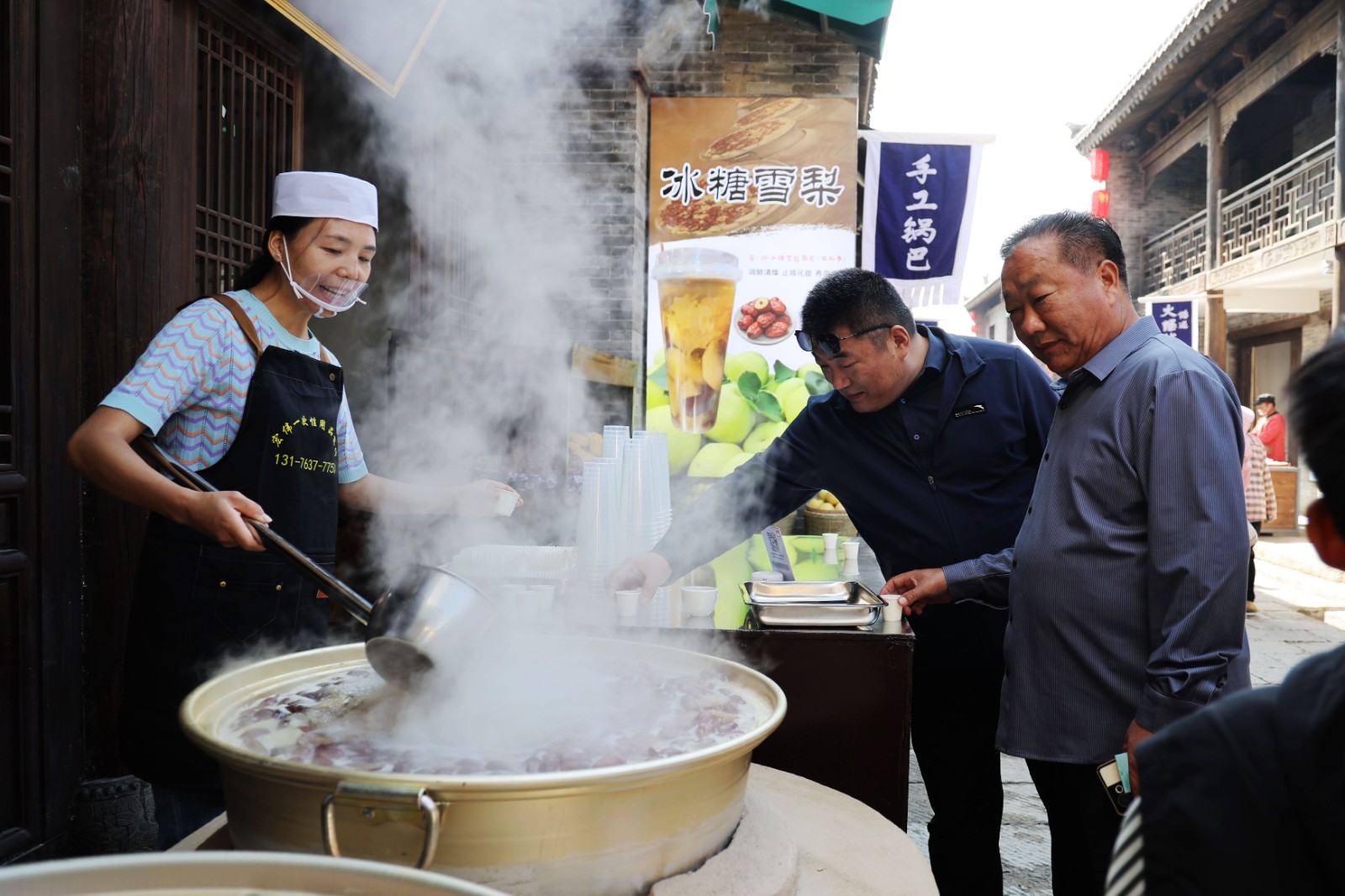 现煮饮品引游人