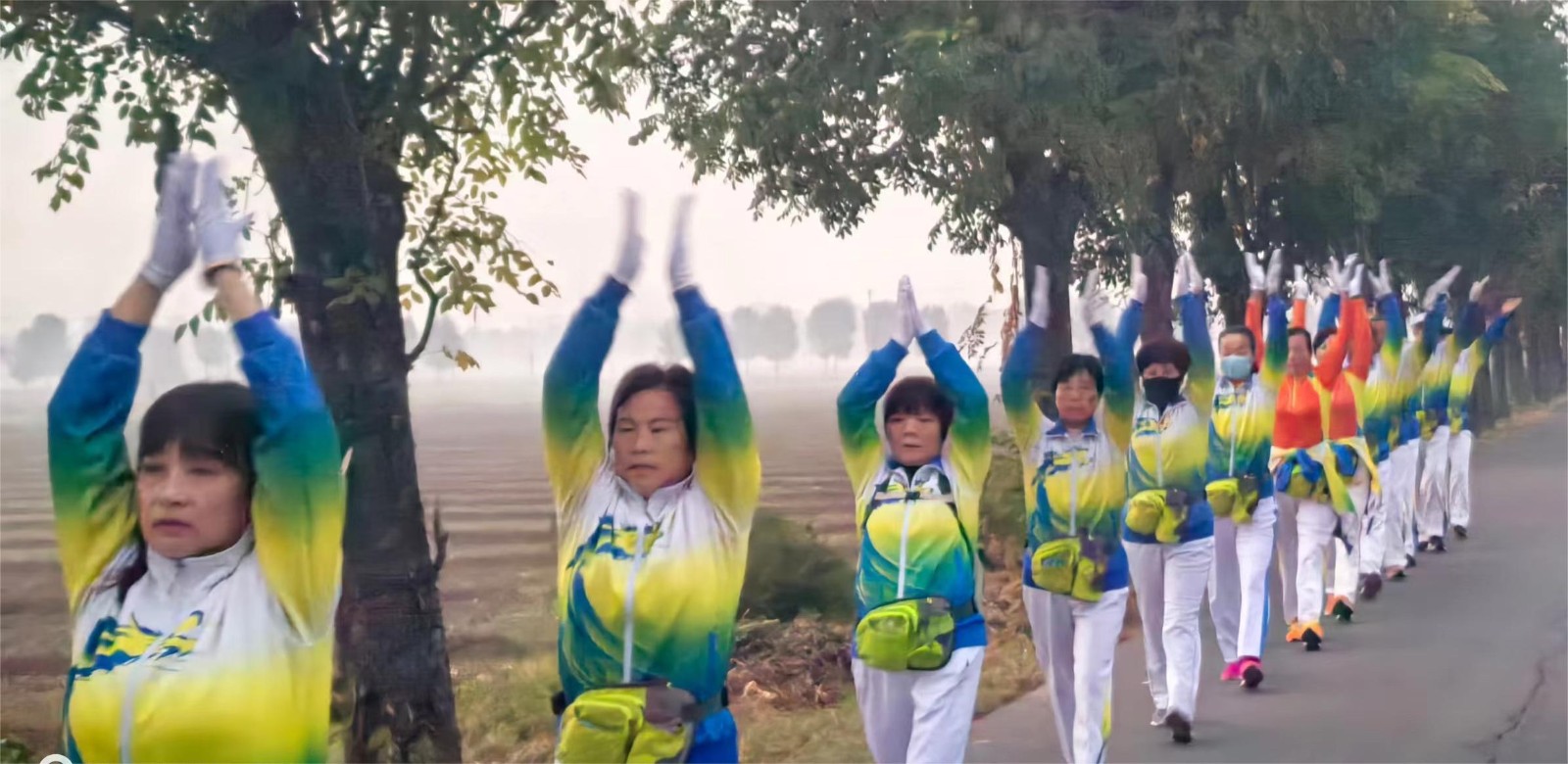 级索镇级索徒步队2