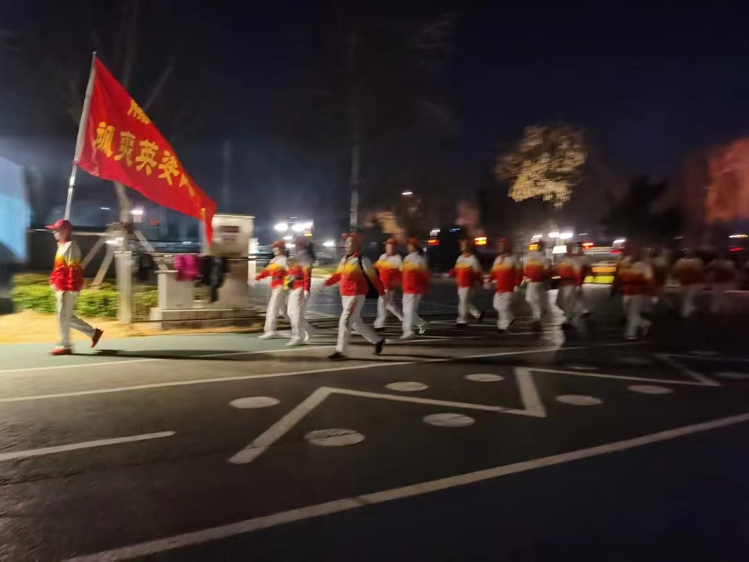 飒爽英姿健走团2