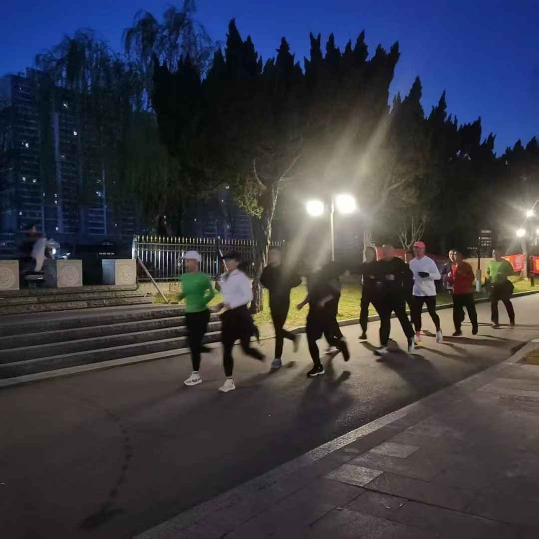 滕州晨跑队2