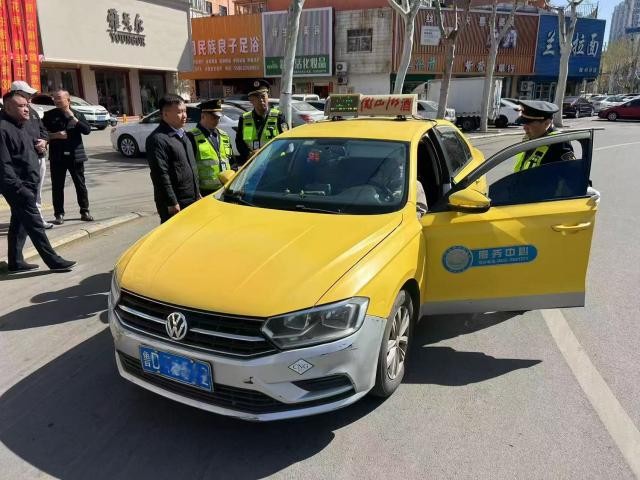 20250403市交通运输局组织开展出租汽车市场专项整治行动