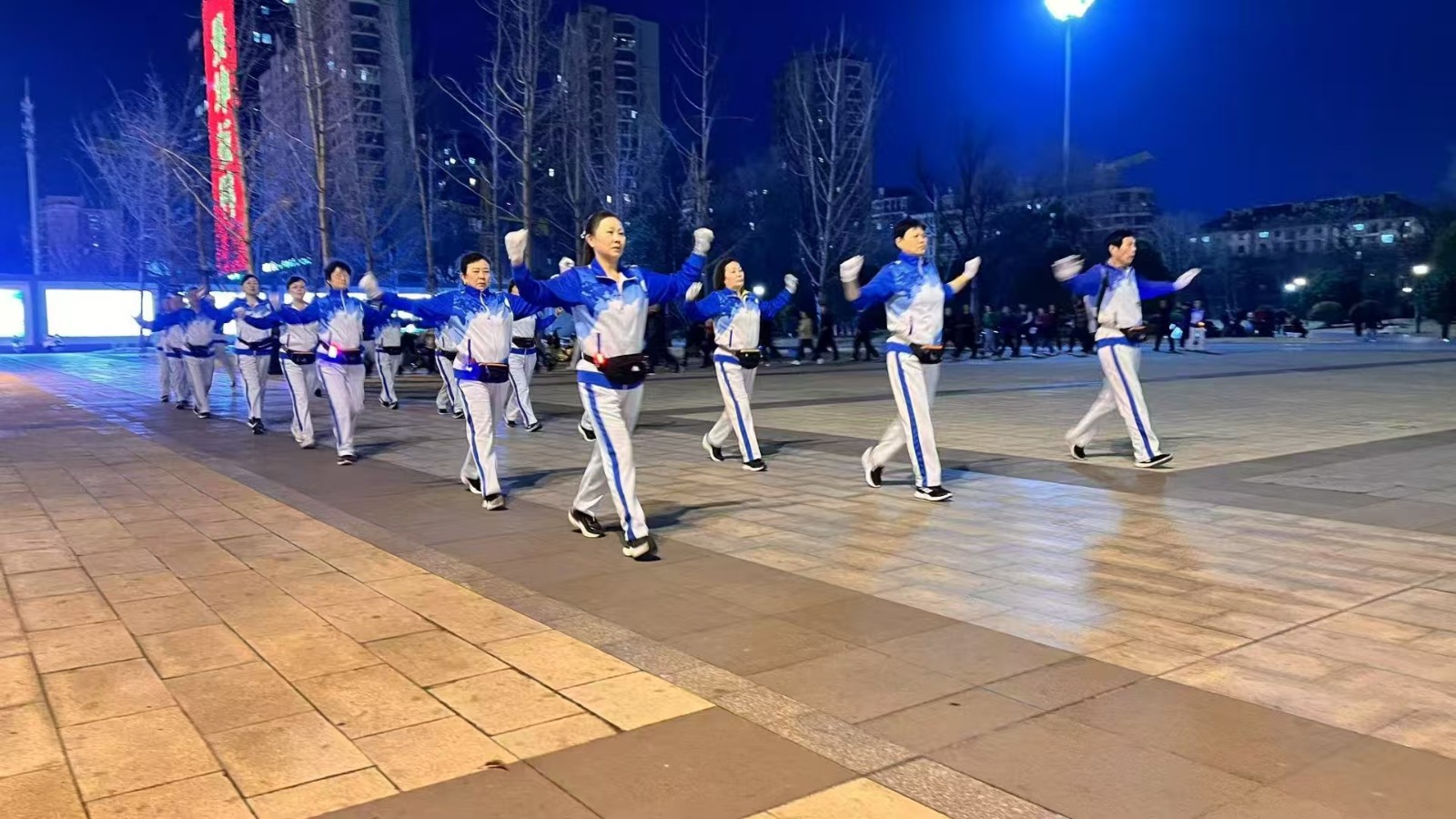 滕州市市民公园健身俱乐部2