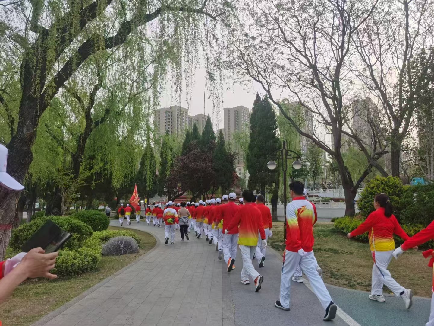 飒爽英姿健走团2