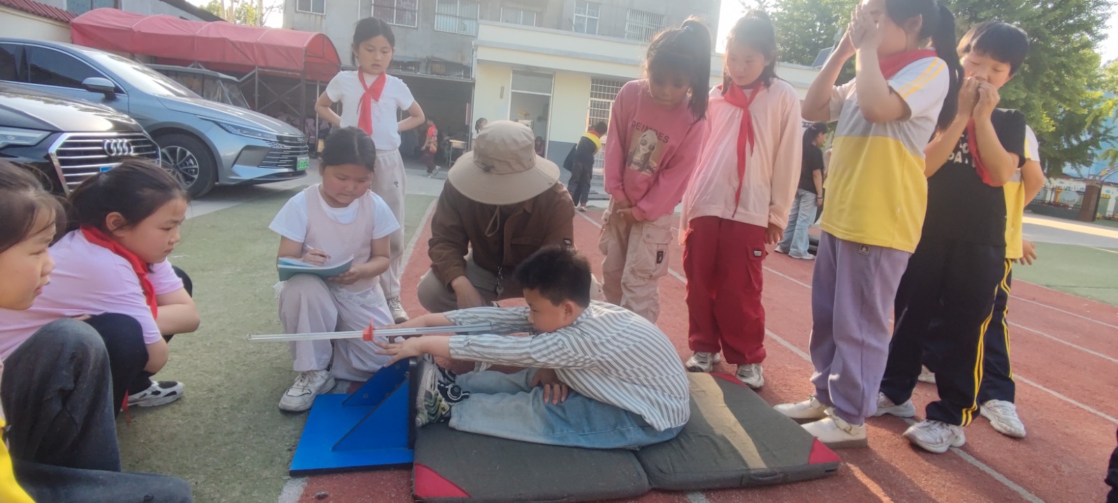 三年级坐位体前屈男生