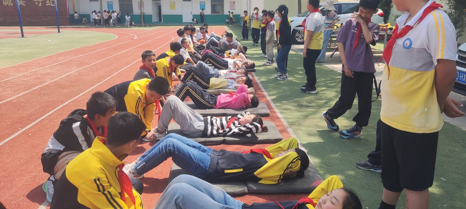 六年级女生仰卧起坐2