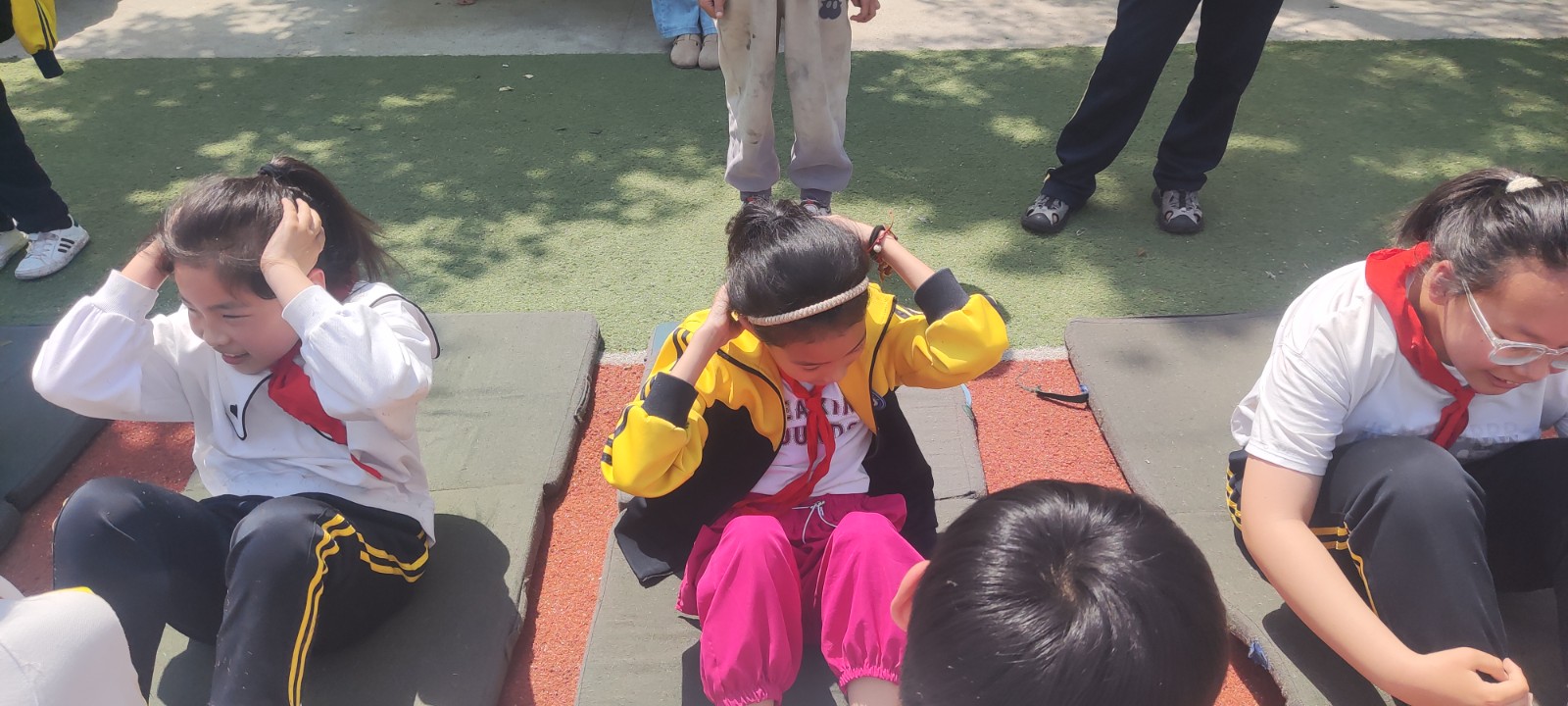 六年级仰卧起坐女生1