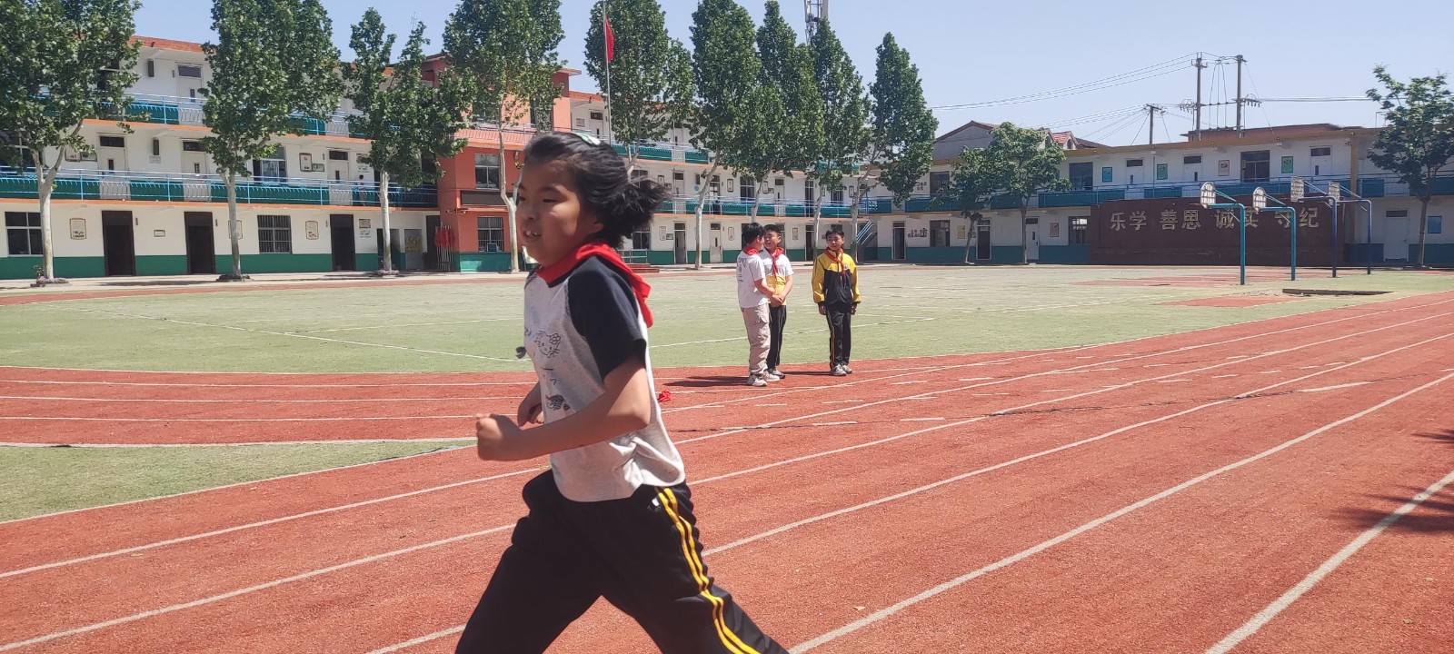 5年级女生跑1