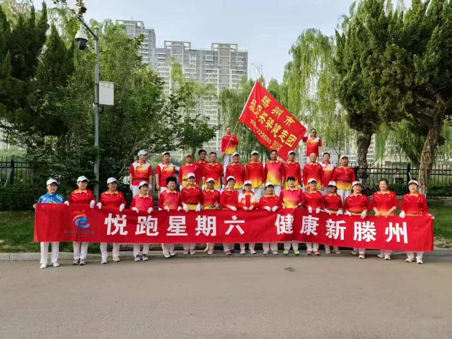 飒爽英姿健走团1