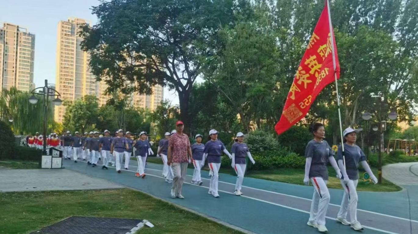 飒爽英姿健走团2