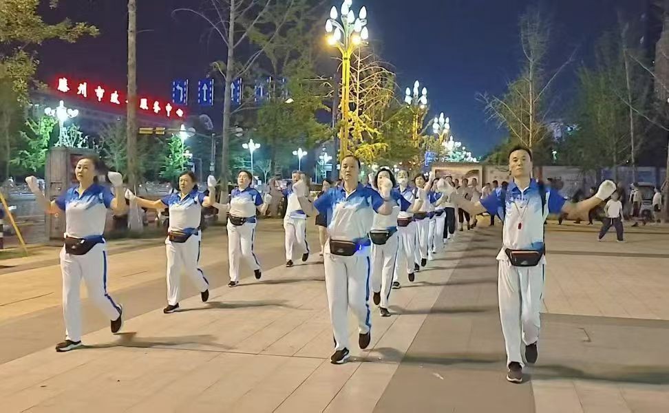 滕州市市民公园健身俱乐部2