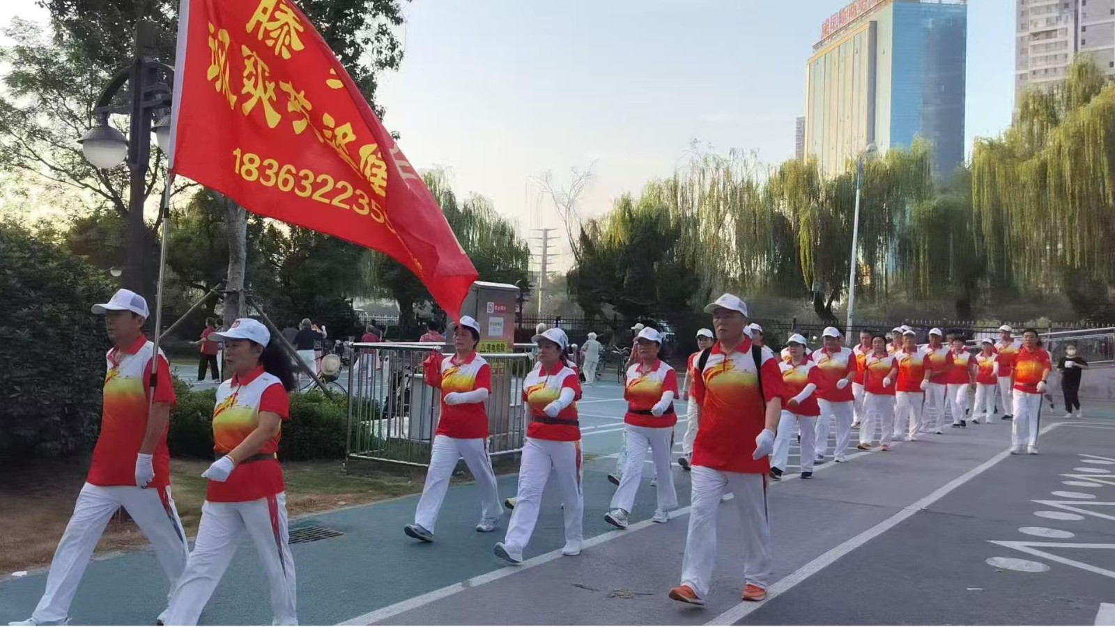 飒爽英姿健走团2