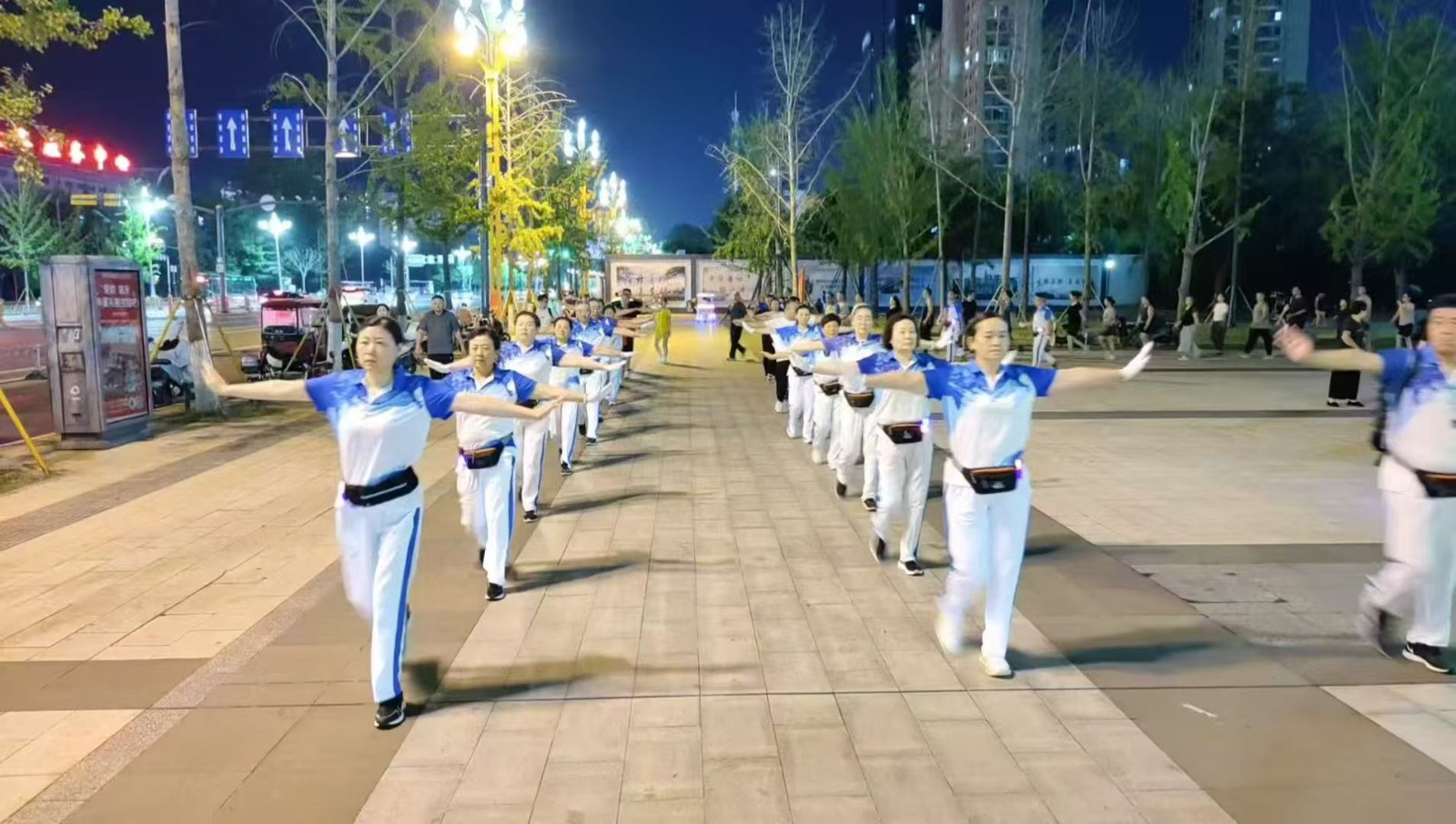 滕州市市民公园健身俱乐部2