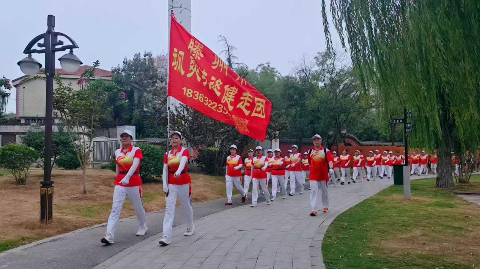 飒爽英姿健走团2