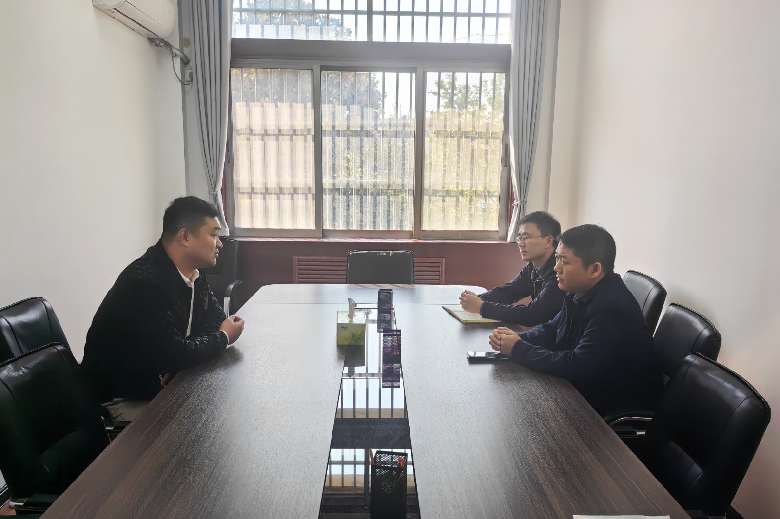 洽谈固体废物综合利用项目建设情况