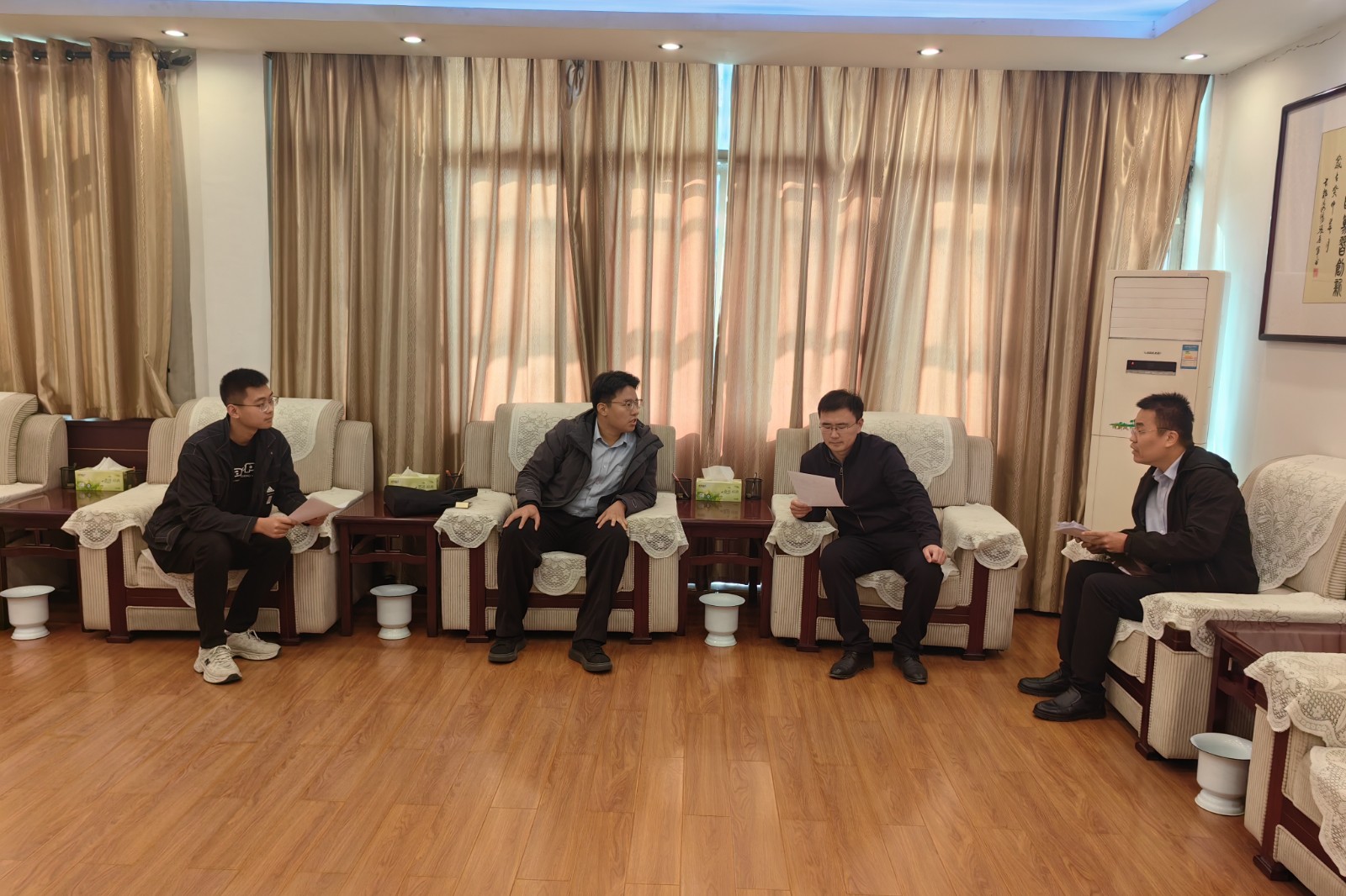 华能风电项目部来我镇对接相关手续办理。