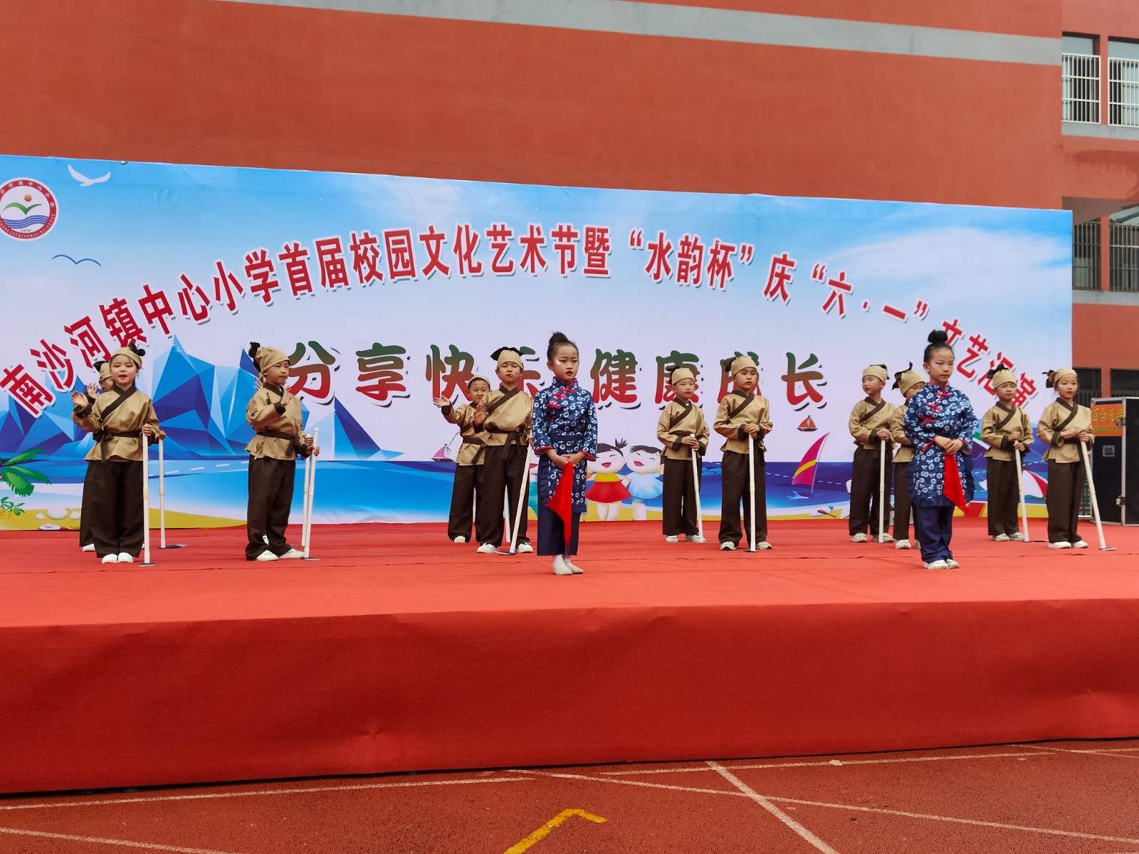 1833685cc6824ef8359de7c34373e81