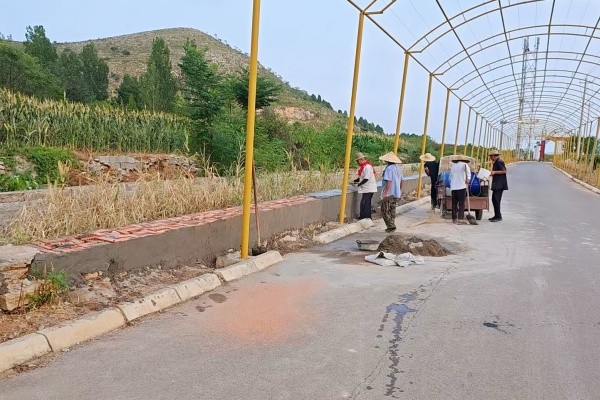 整修砌垒村南排水渠