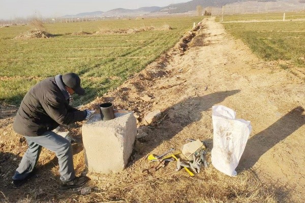 上曹王村维修高标准农田灌溉水口10个