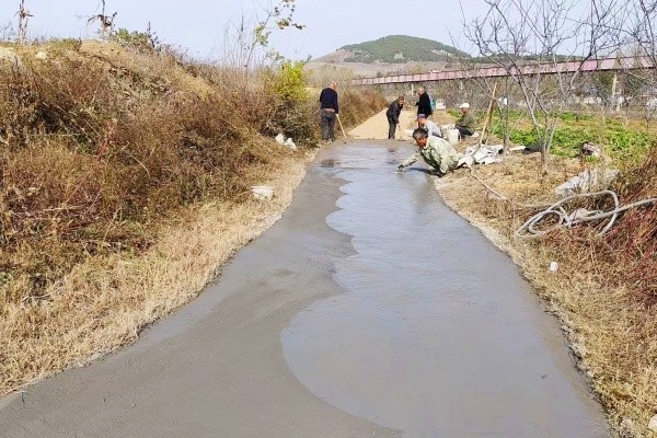中顶山硬化整修生产路
