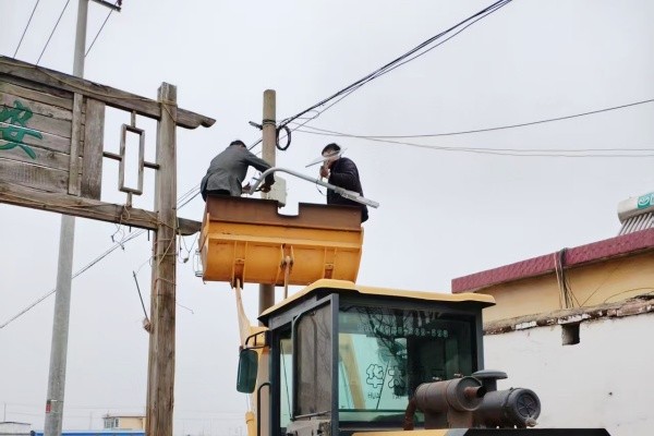 东店村安装30盏太阳能路灯，共花费9000元_1