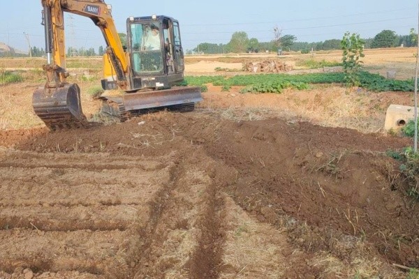 高村汛期前挖农田排水沟800余米，花费5000余元