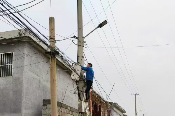 羊东更换路灯