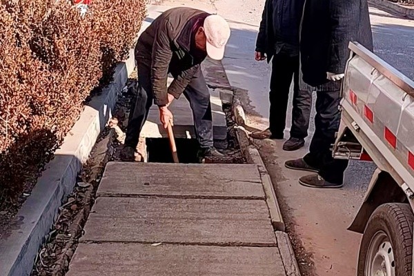 后台村更换盖板