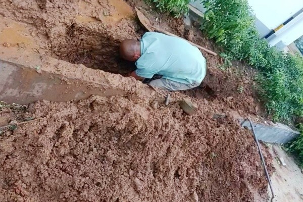 后台村维修自来水管道