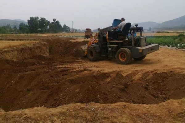 下黄沟村清淤和护坡